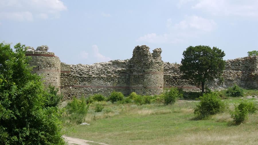 Средновековна крепост poster