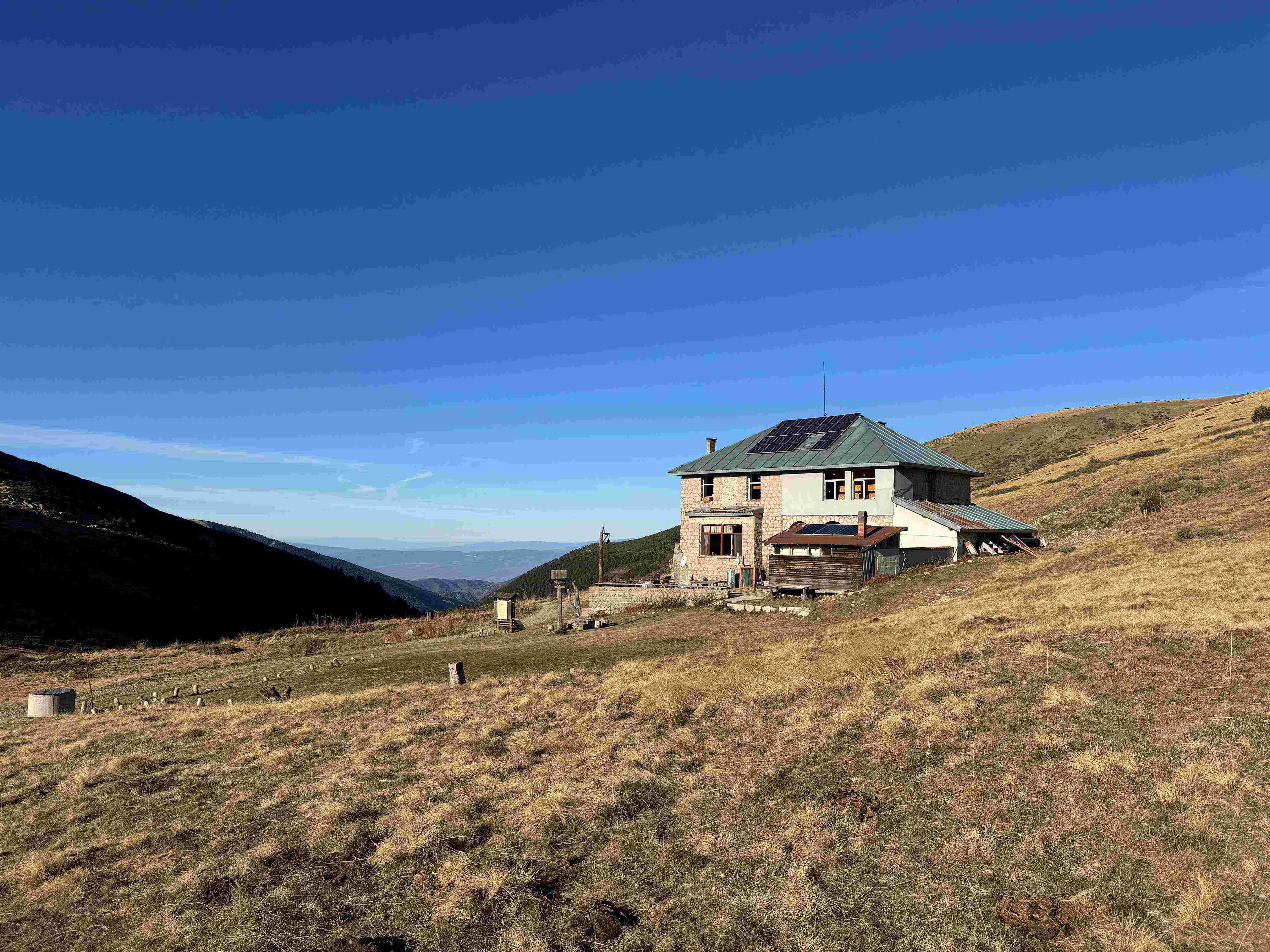 хижа Македония poster