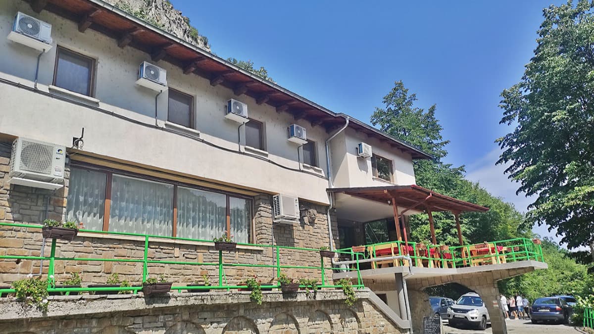 73-ти Национален туристически поход „По пътя на четата на поп Харитон и Бачо Киро”, посветен на Априлското въстание poster